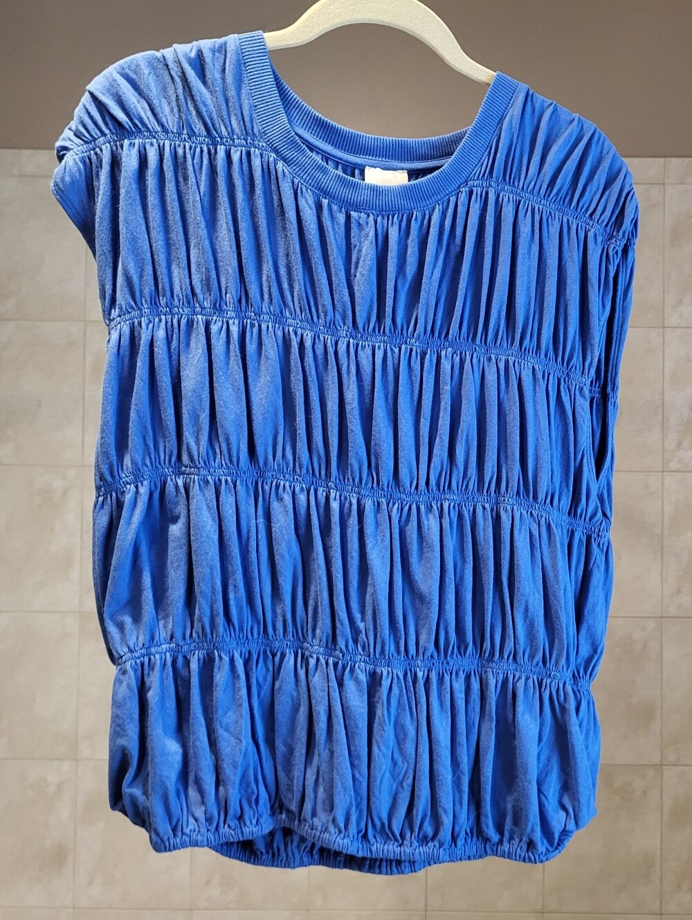 Unusual "Pucker" Top